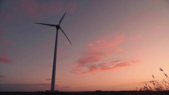 为生产可再生能源而运行的风车