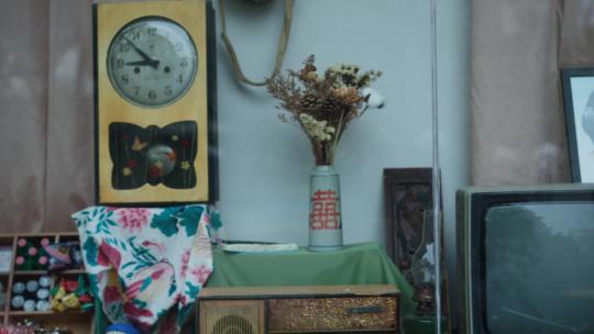 八十年代怀旧物件室内红双喜花瓶