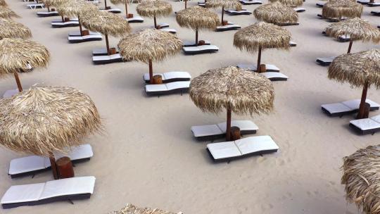 海滩日光浴床航拍视频素材模板下载