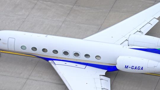 巨人集团湾流飞机在浦东机场跑道滑行视频素材模板下载