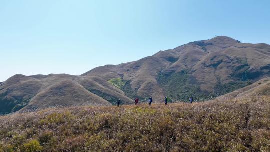 徒步登山探险户外草甸武功山