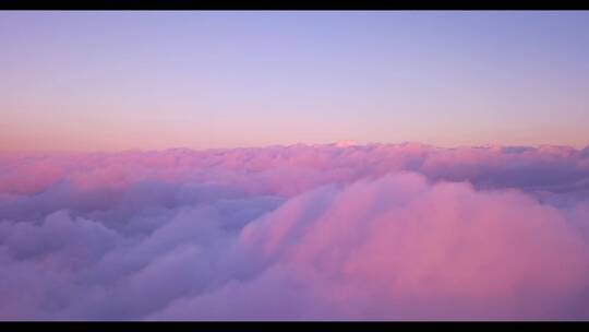 高空中的粉红云海风光