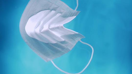 水里的医用口罩视频素材模板下载