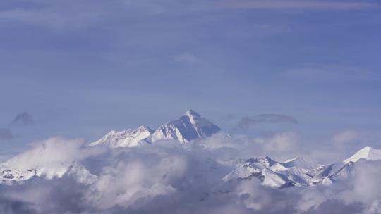 珠穆朗玛峰雪山云海