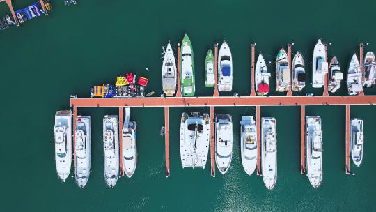 海南华润石梅湾国际游艇码头风景