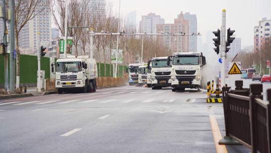 环卫道路洒水车清理马路路面