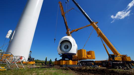 新能源风机安装 风机机头安装风机吊装视频素材模板下载