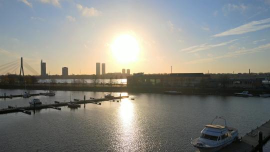 航拍临河城市的日落视频素材模板下载