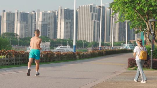 佛山新城滨河景观带市民锻炼跑步视频素材模板下载