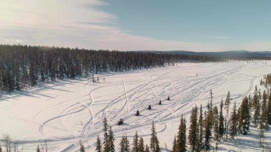 4K航拍雪地摩托鸟瞰俯拍滑雪