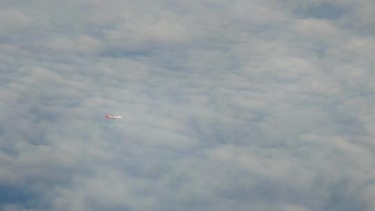 重庆云层之上飞行的航空公司航班视频素材模板下载