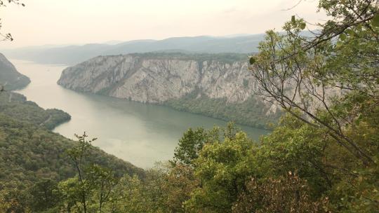 航拍峡谷美景