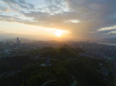 延时航拍日落下的椒江城市风光