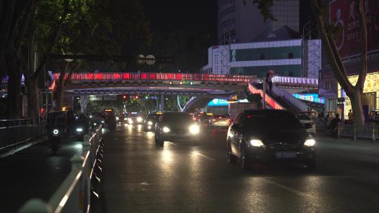 街道空镜天桥行人车辆红绿灯路口电动车汽车