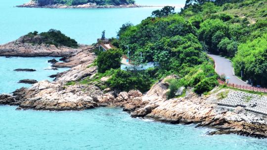 航拍蓝色海洋海岸线礁石海滩绿道自然风景