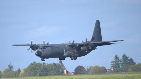 4K超稳：德国空军C-130J大力神运输机视频素材模板下载