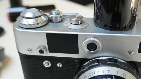 带胶片和镜头的复古相机视频素材模板下载