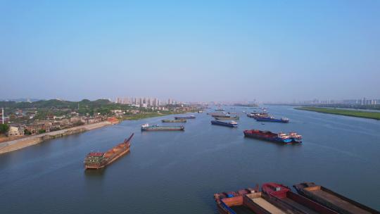 航拍湘江上繁多的船舶船只水运航行