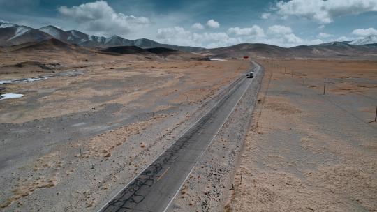 西藏旅游风光219国道荒凉戈壁公路