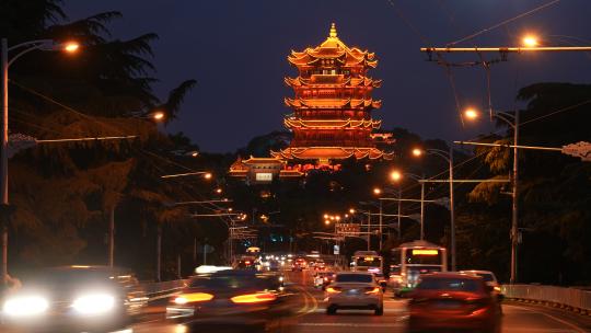 武汉长江大桥夜晚车流中的地标古建筑黄鹤楼