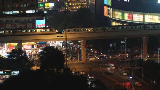 城市夜景道路车流与立体轨道交通轻轨列车