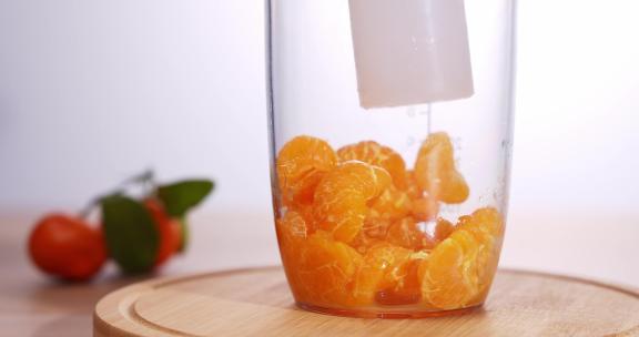 制作鲜榨果汁 橘子