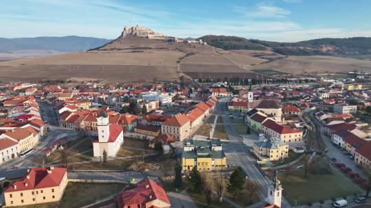 斯洛伐克Spisske Podhradie镇的鸟瞰图视频素材模板下载