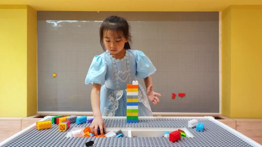 儿童玩乐高积木 亲子活动 智力开发