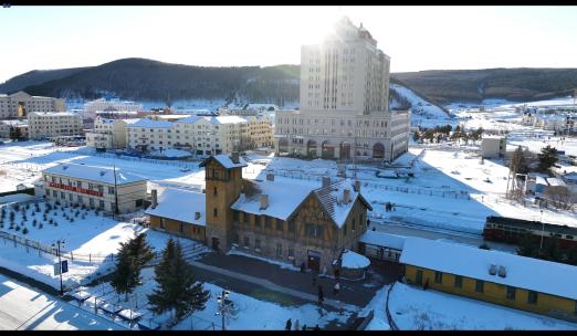 航拍阿尔山火车站 冬季雪景高清在线视频素材下载
