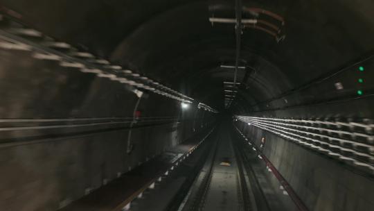 M1地铁在隧道中运行 驾驶视角 开地铁