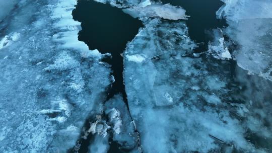 春季开河水面浮冰流水