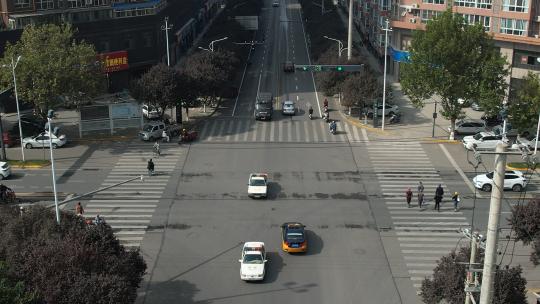 4K航拍警车巡逻公安警车街道巡查行驶