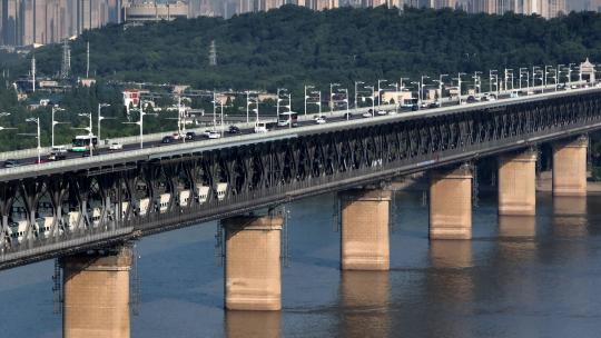 武汉长江大桥和谐号