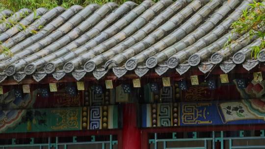 中式建筑屋檐雨滴雨天雨水雨景