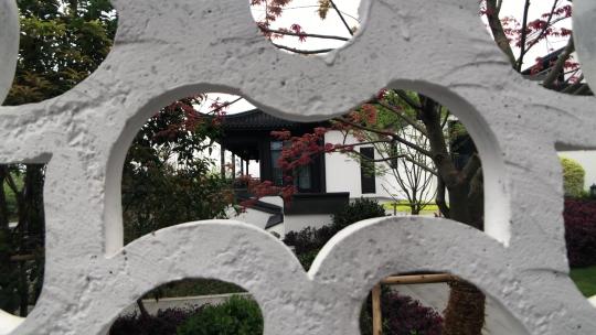 中式合院别墅  中式园林建筑  镂空雕窗
