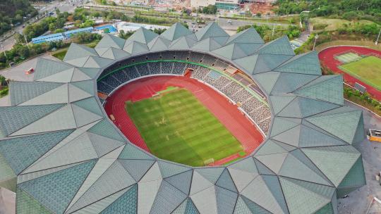 深圳龙岗大运中心体育场航拍俯视右环绕