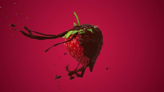 草莓和果酱发生碰撞的慢镜头特写