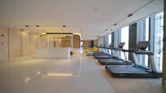 高端商务楼休闲休息区健身房健身器材空境视频素材模板下载
