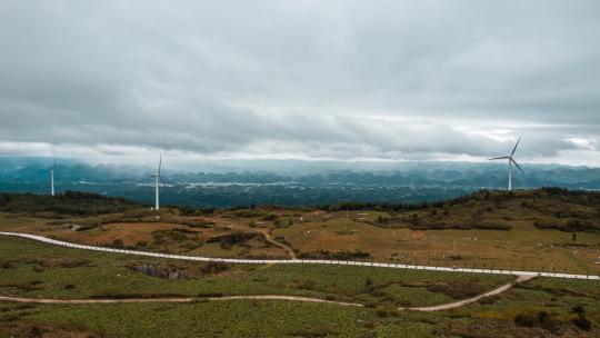 8K山间云雾风力发电航拍延时