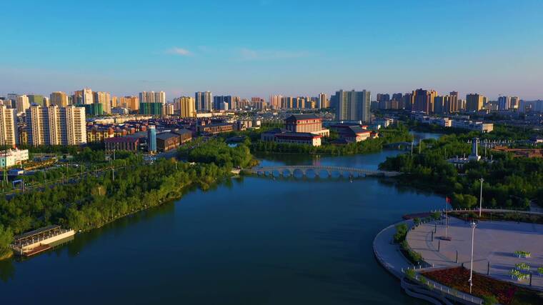 航拍阿克苏市主城区