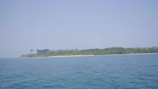 岛屿前的海面