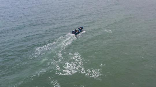 海浪沙滩海浪拍打沙滩航拍旅拍素材潮汐