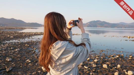 游客拍照 女生背影 旅行记录 手机摄影