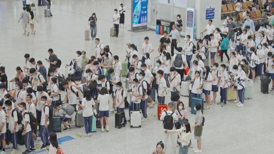 深圳北站火车站高铁站旅客检票口排队中特视频素材模板下载