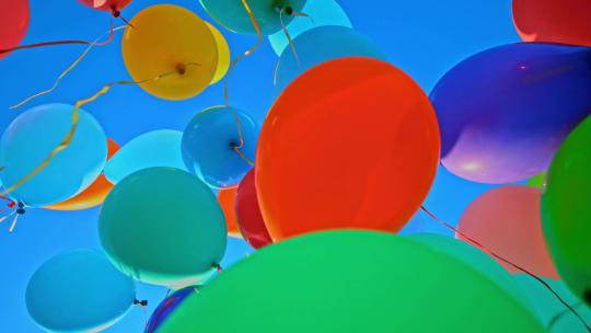 彩色气球升空慢动作