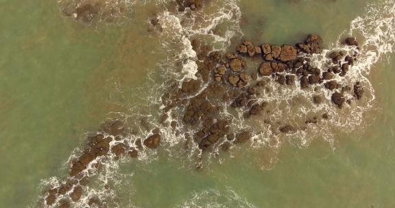 鸟瞰巴西卡朱埃罗的岩石海。
