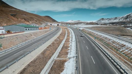 西藏旅游风光318国道林拉高速公路隧道口