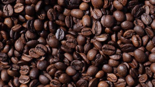 咖啡豆慢镜头浓缩咖啡