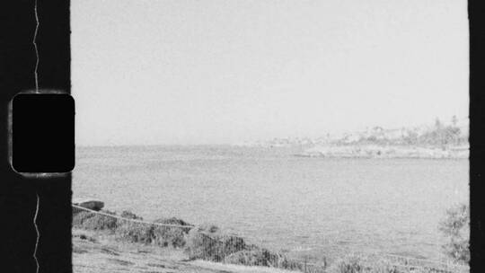 一个黑白旧镜头的海湾