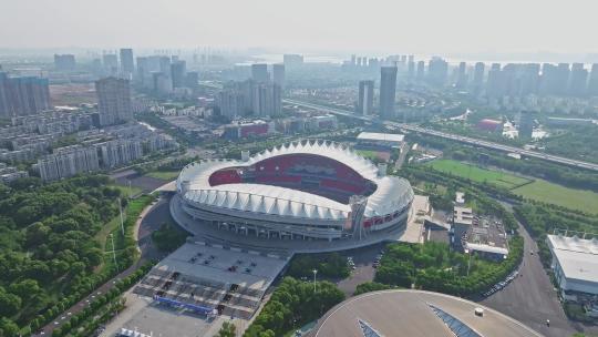 武汉体育中心推进镜头